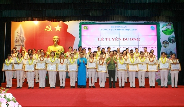 Tuyên dương phụ nữ Công an học tập và làm theo tấm gương đạo đức Hồ Chí Minh